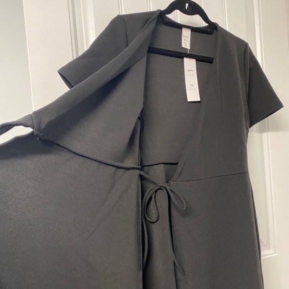 Black V-Neck Wrap Dress, M - Picture 7 of 8